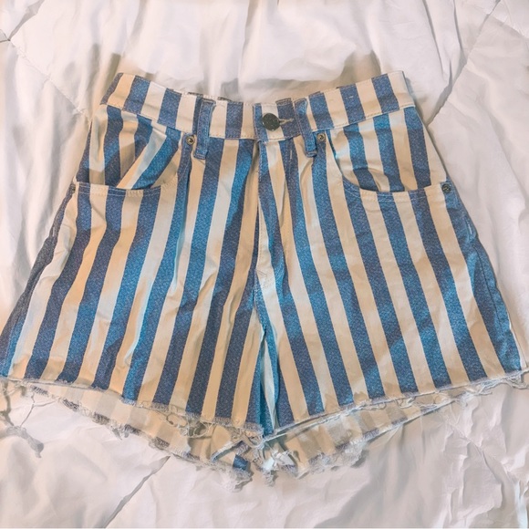 Express- Raw Hem Mom shorts - Picture 3 of 4